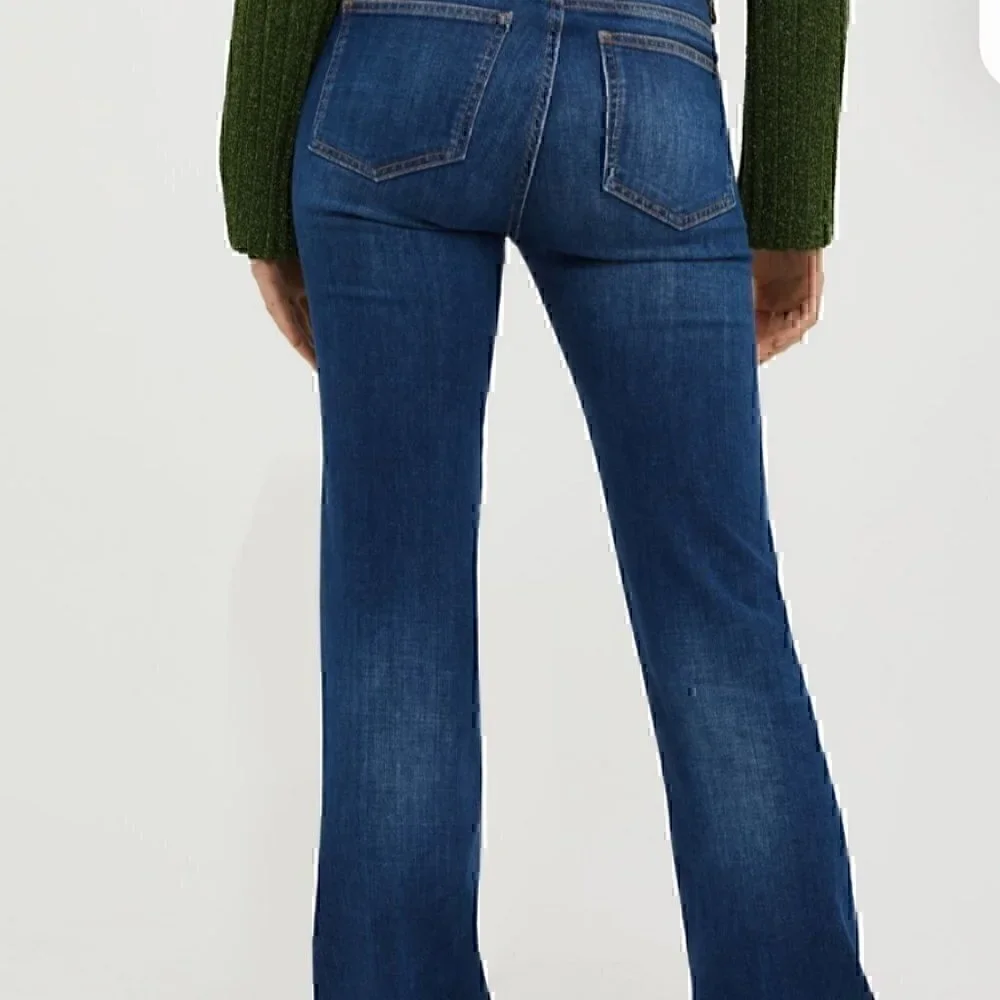 Max&Co Mid Rise Bootcut Jeans - Color Midnight Blue - Size 28 - Picture 4 of 8